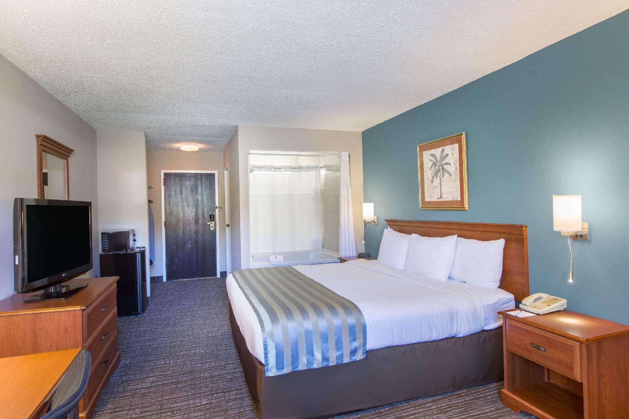 1 King Bed, Hot Tub, Suite, Non-Smoking