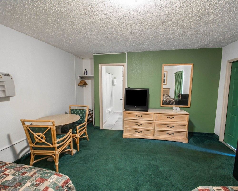 Rodeway Inn Fort Pierce US Highway 1 Standard Room, 2 Double Beds, Non Smoking 4