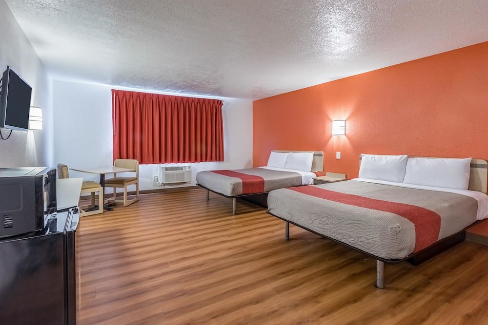 Motel 6 Beaverton, OR Standard Room, 2 Queen Beds, Non Smoking 2