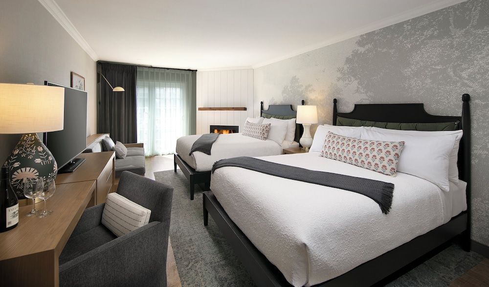 Fireside Inn on Moonstone Beach Superior Room, 2 Queen Beds, Patio, Ocean View 4