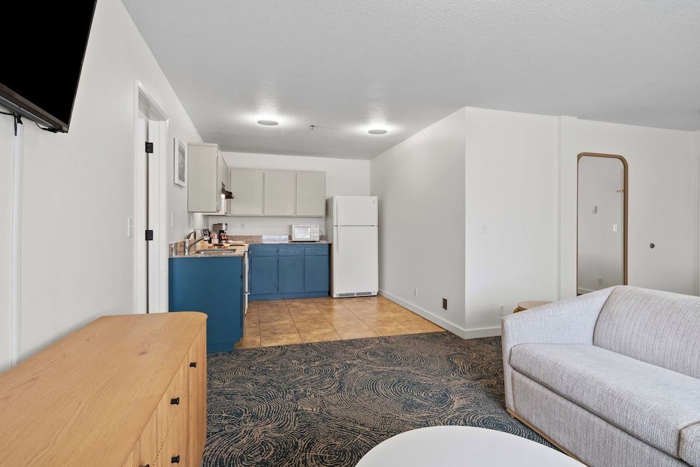 Suite, 1 Bedroom, Hill View, Kitchen