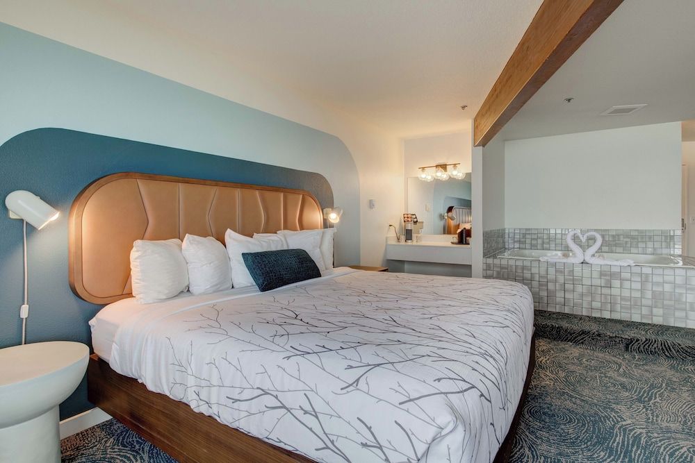 King Room, Ocean View, Jetted Tub