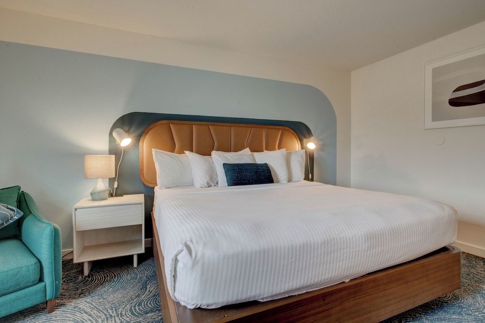 King Room, Hill View, Hillside