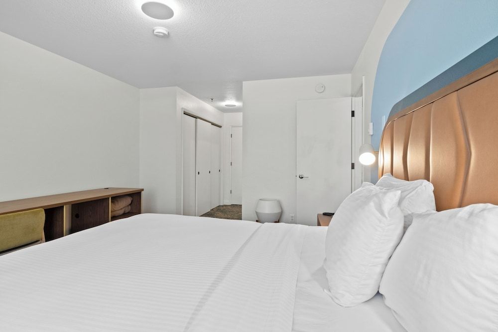 Suite, 1 Bedroom, Hill View, Kitchen