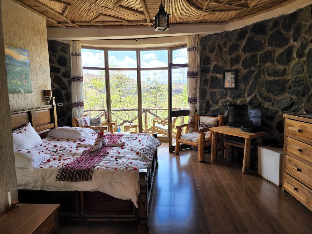 Sora Lodge Lalibela Traditional Suite, 1 King Bed, Balcony, Mountain View 11