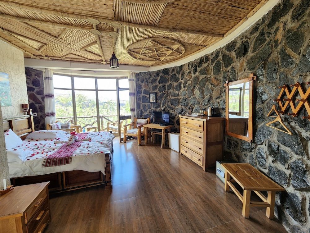 Sora Lodge Lalibela Traditional Suite, 1 King Bed, Balcony, Mountain View 8