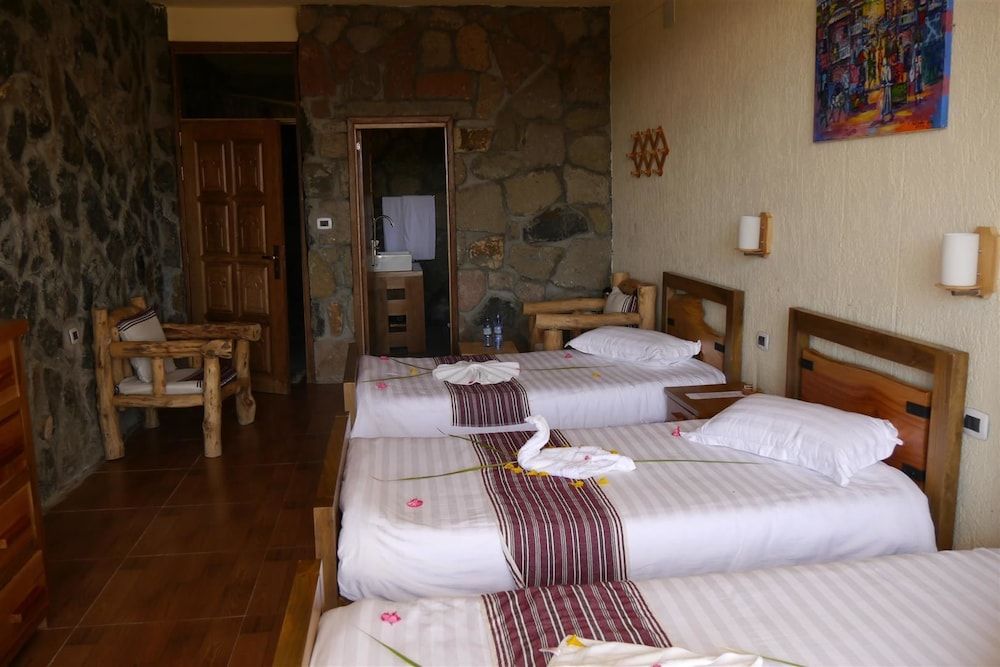Deluxe Triple Room, 3 Twin Beds, Balcony, Mountain View