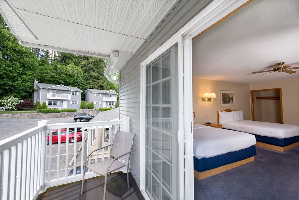 Deluxe Suite, 2 Bedrooms, Non Smoking (2 Double Beds and 2 Queen Beds)