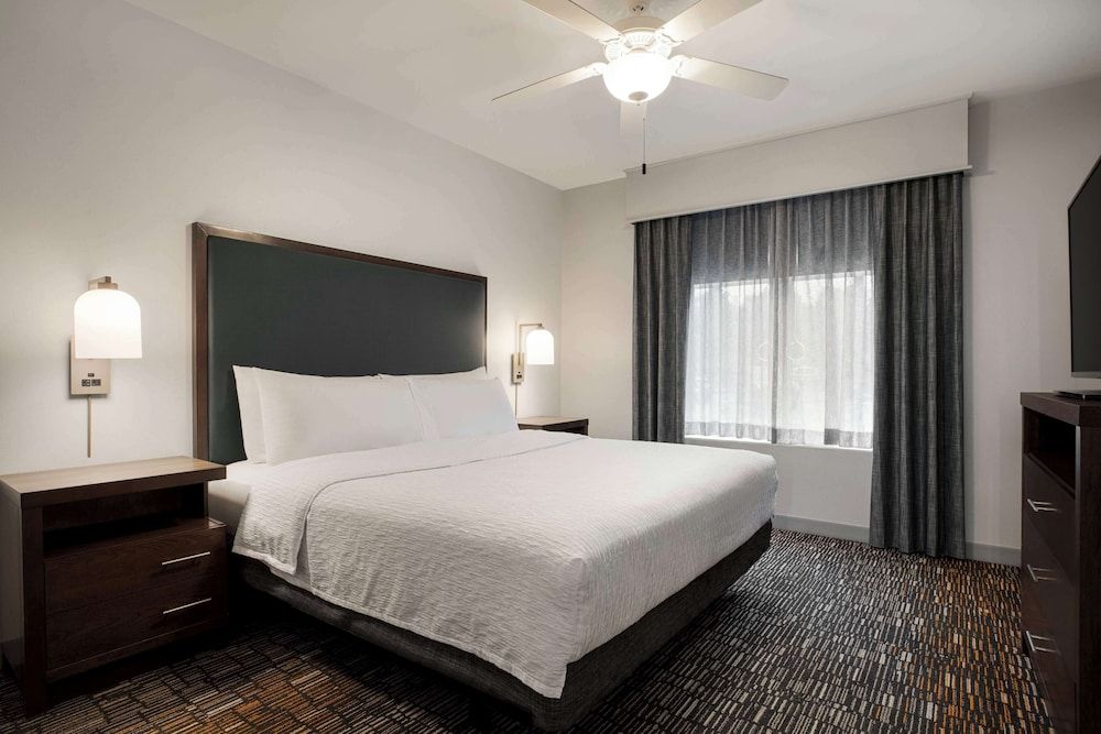 Studio Suite, 1 King Bed with Sofa bed (Hearing Accessible)