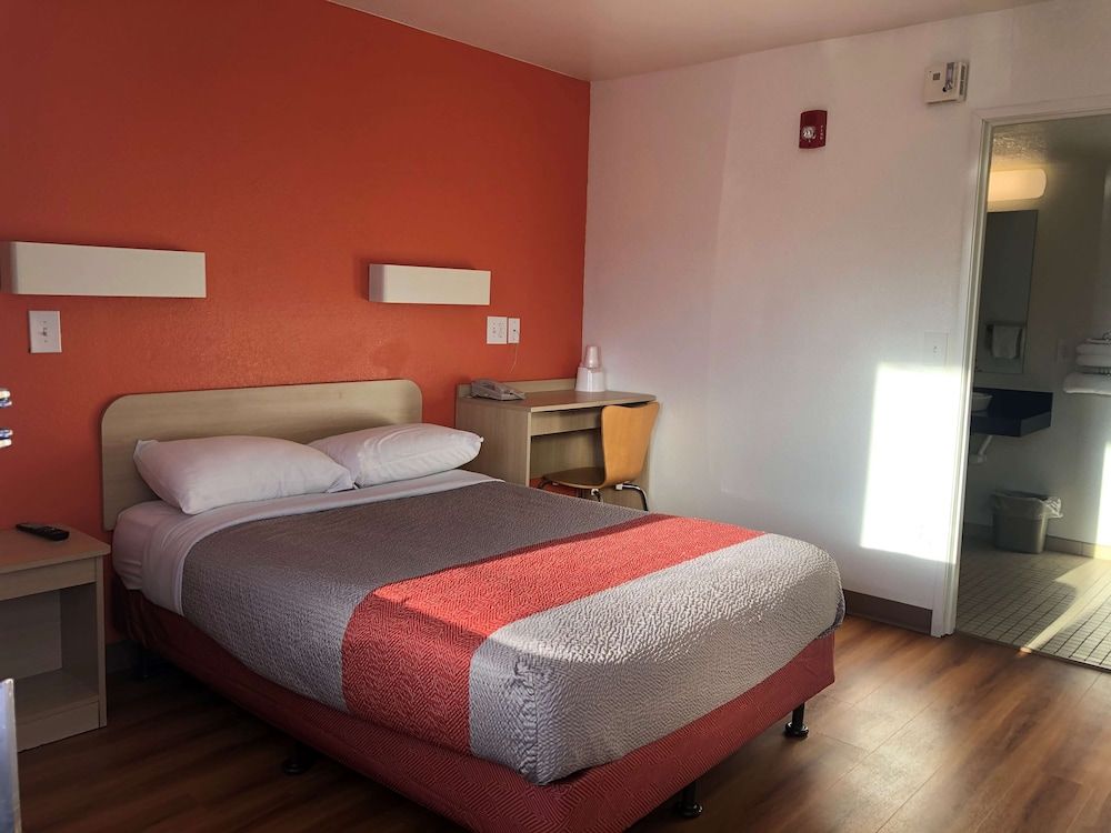 Motel 6 Goodlettsville, TN - Nashville Standard Room, 1 Double Bed, Accessible, Non Smoking 4