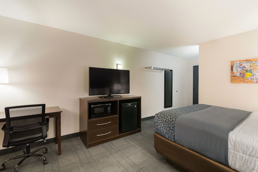 Econo Lodge Williston Room, 1 Queen Bed, Accessible, Non Smoking