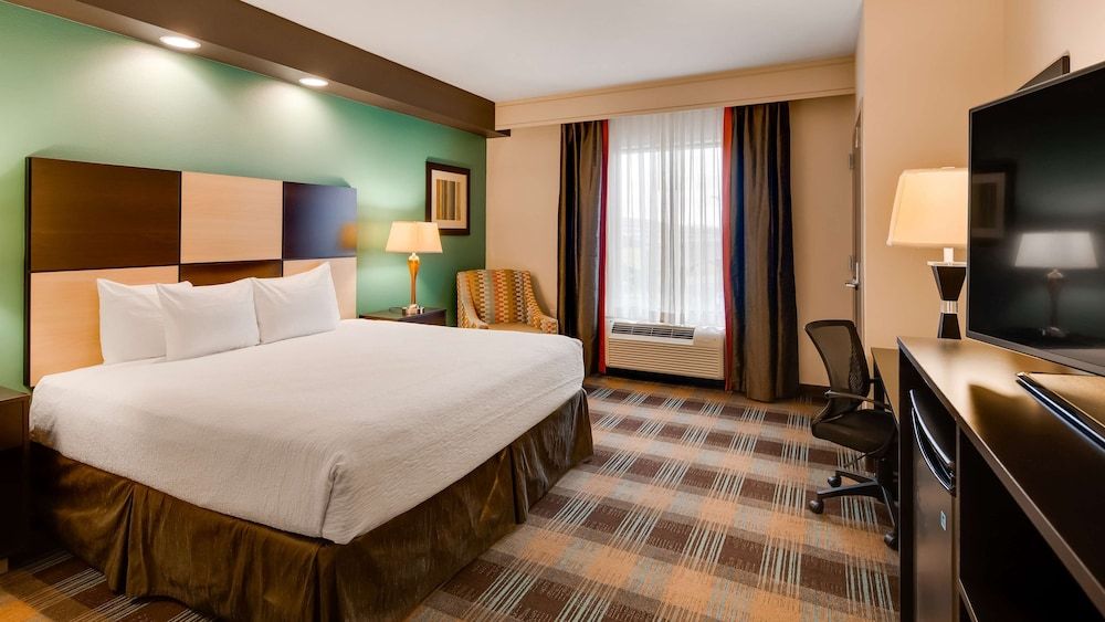 Standard Room, 1 King Bed, Accessible, Non Smoking