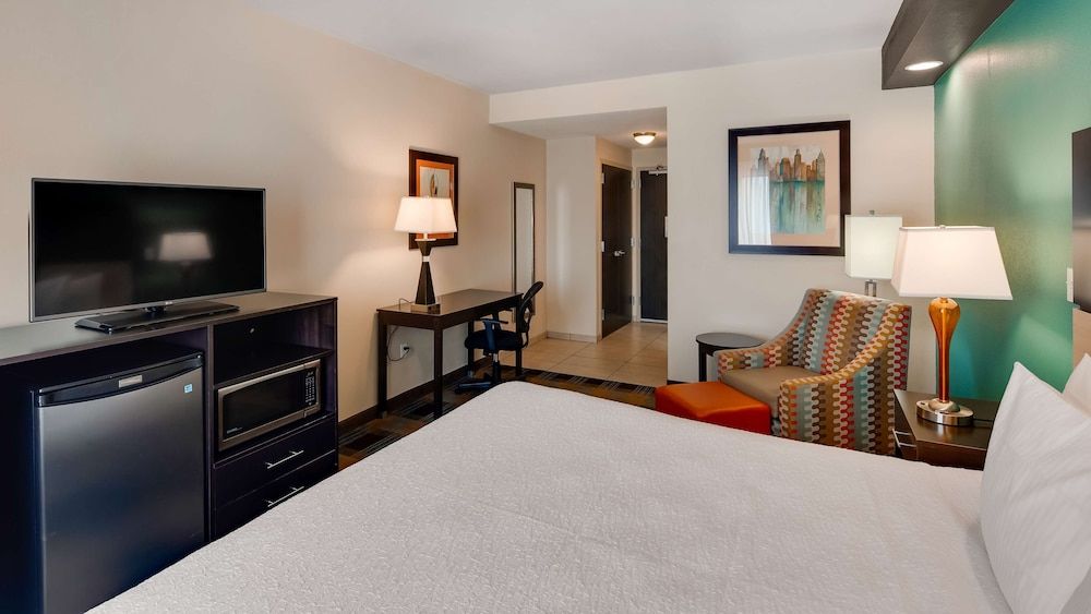 Standard Room, 1 King Bed, Non Smoking, Refrigerator