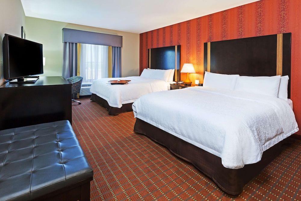 Room, 2 Queen Beds, Accessible, Bathtub