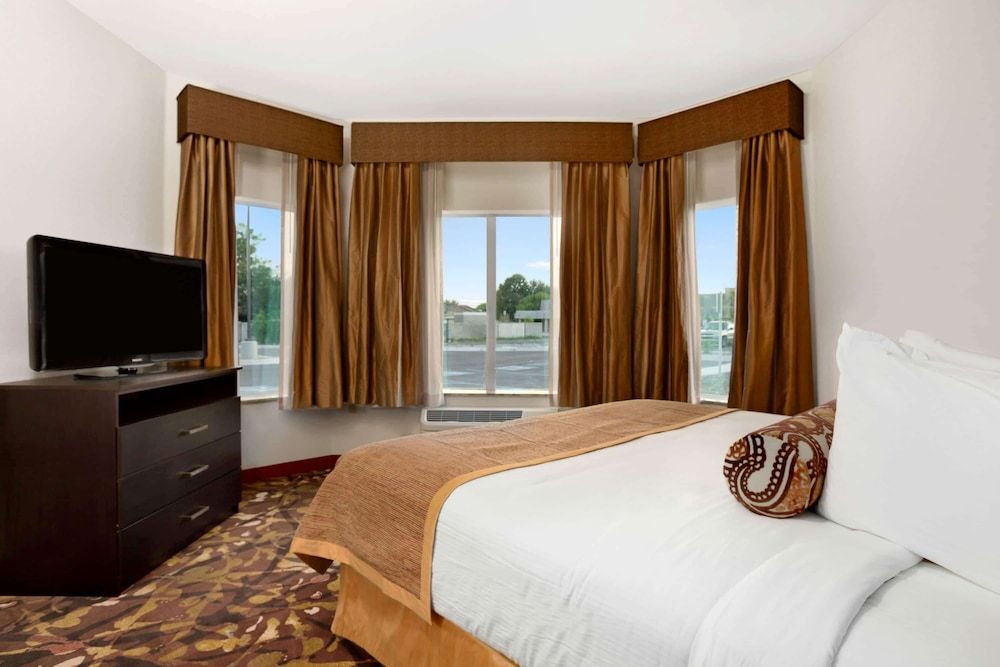 Room, Multiple Beds, Accessible, Non Smoking (Mobility, One-Bedroom)