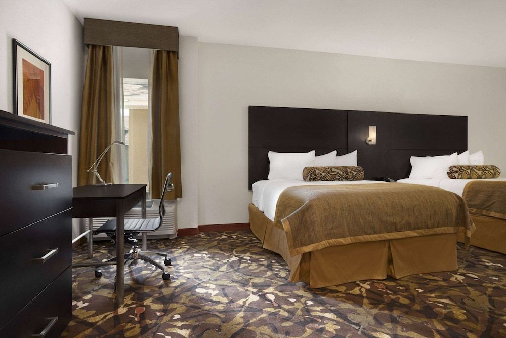 Room, 2 Queen Beds, Non Smoking