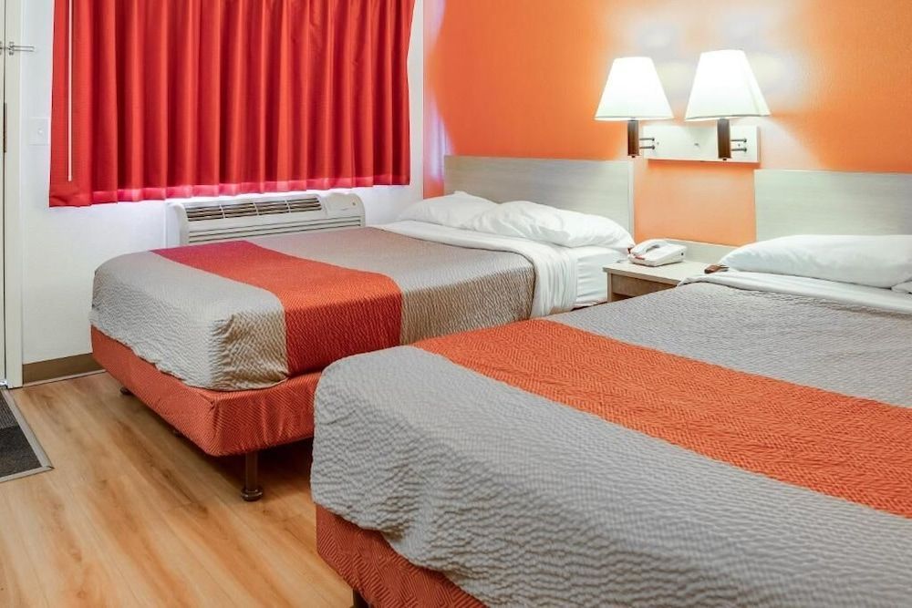 Motel 6 Kelso - Mt. St. Helens Standard Room, 1 Double Bed, Accessible, Non Smoking 3