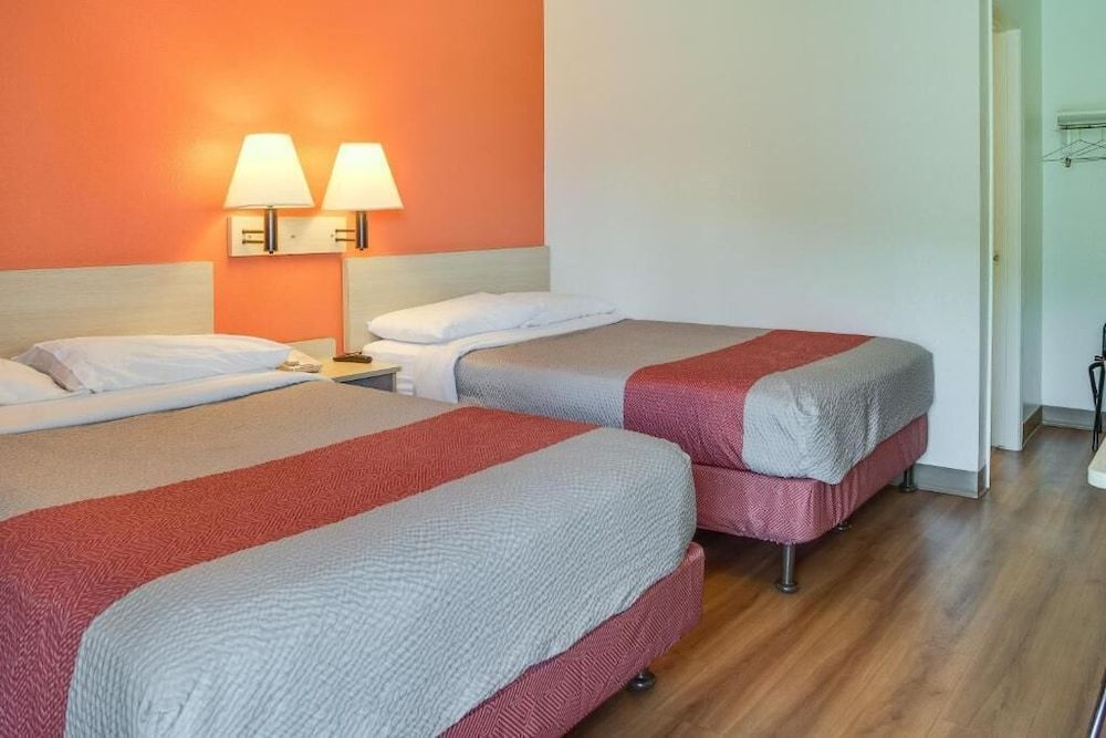 Motel 6 Kelso - Mt. St. Helens Standard Room, 1 Double Bed, Accessible, Non Smoking 2