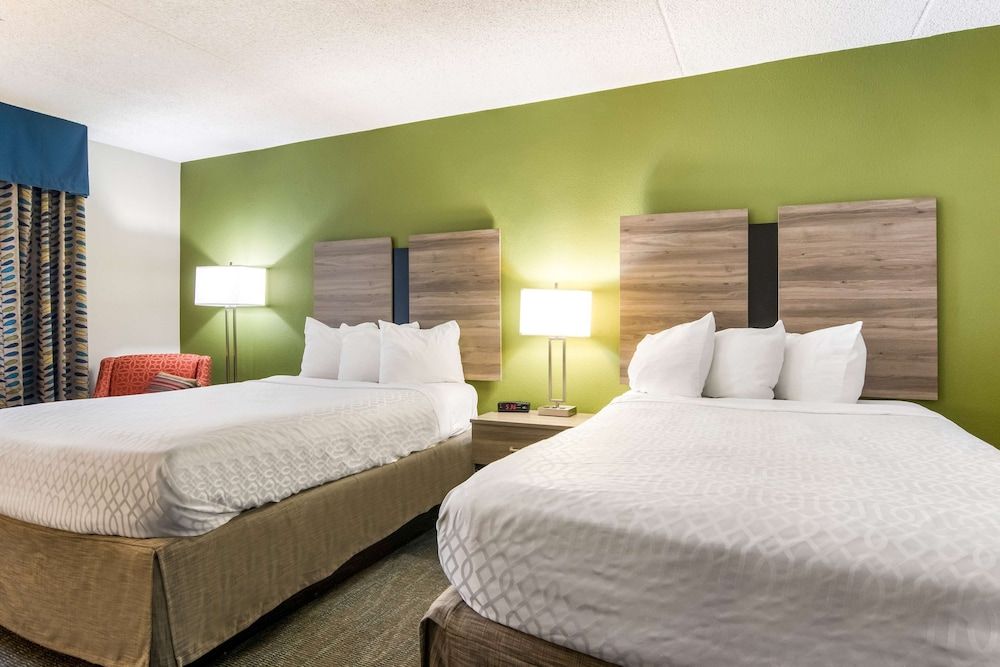 Best Western Dutch Valley Inn Standard Room, 2 Double Beds, Non Smoking, Refrigerator & Microwave 2