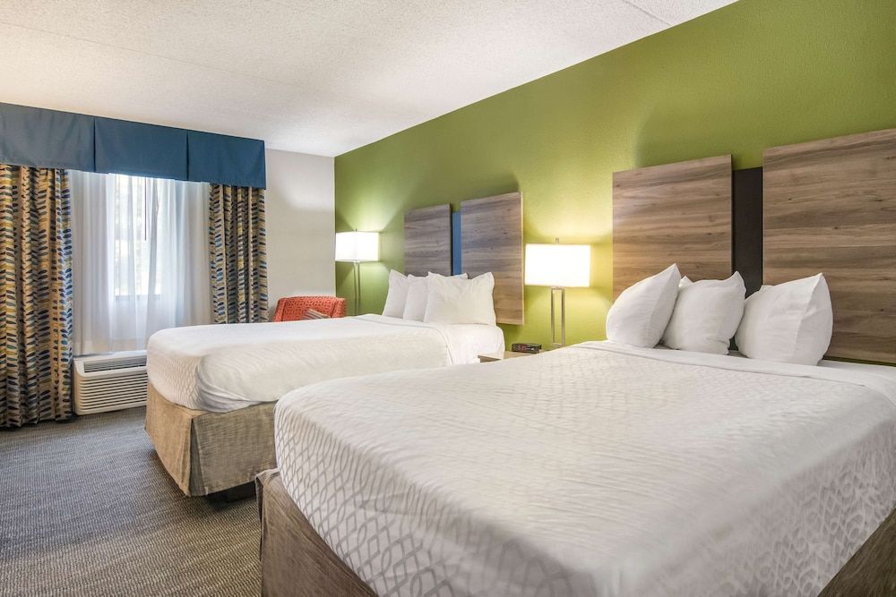 Best Western Dutch Valley Inn Standard Room, 2 Double Beds, Non Smoking, Refrigerator & Microwave