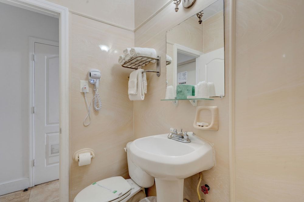 James Hotel - Near Miami Beach Convention Center Standard Triple Room, 2 Double Beds 16