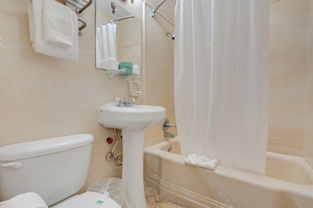 James Hotel - Near Miami Beach Convention Center Standard Triple Room, 2 Double Beds 17