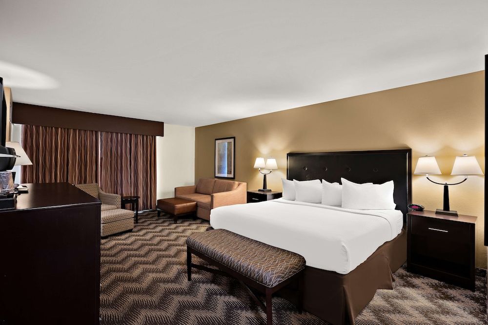 Best Western Plus Gold Country Inn Standard Room, 1 King Bed, Accessible, Refrigerator & Microwave 2