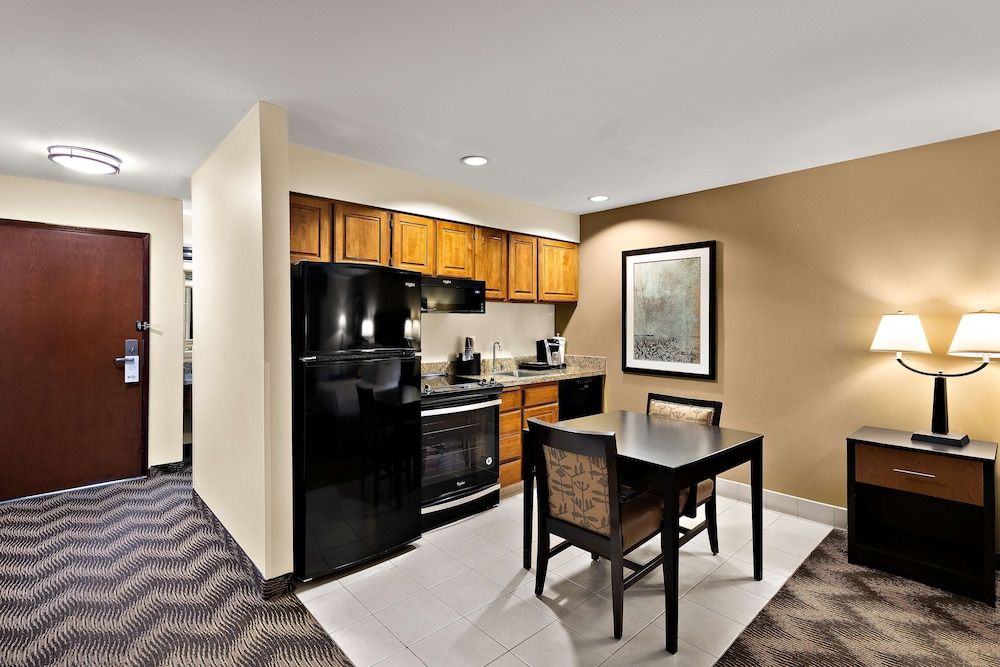 Best Western Plus Gold Country Inn Standard Room, 1 King Bed, Non Smoking, Kitchen (Oversized Room, Full Kitchen) 4