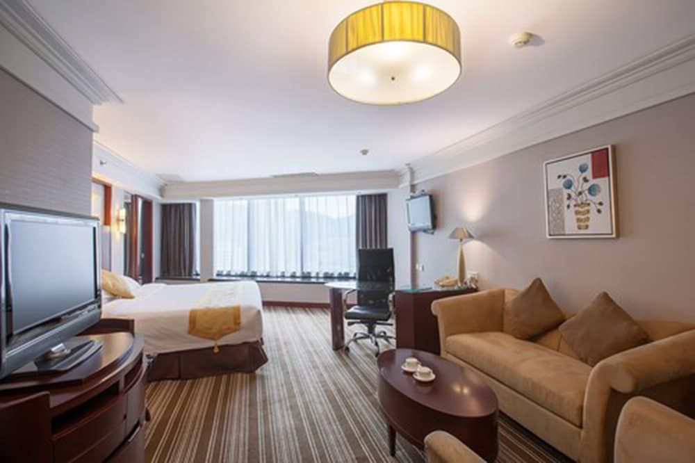 Deluxe Suite