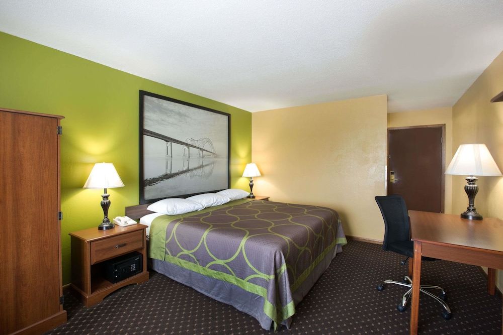 Super 8 by Wyndham Williams Room, 1 Queen Bed, Non Smoking 2