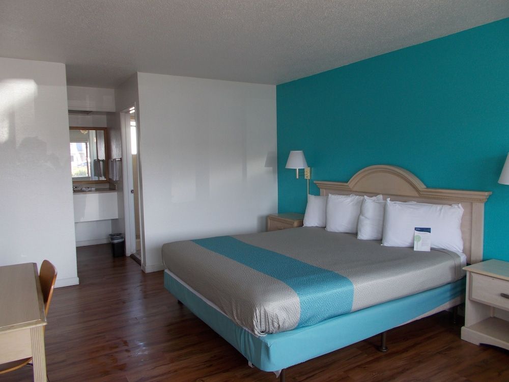 Standard Suite, Multiple Beds, Accessible, Non Smoking