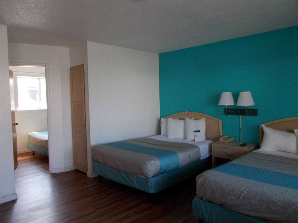 Standard Suite, Multiple Beds, Non Smoking