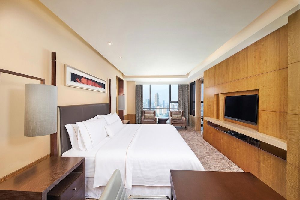 Deluxe Room, 1 King Bed, City View