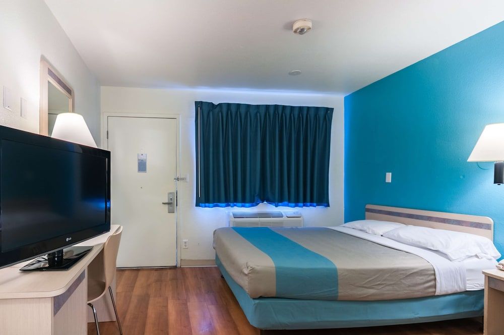 Standard Room, 1 Queen Bed, Accessible, Non Smoking