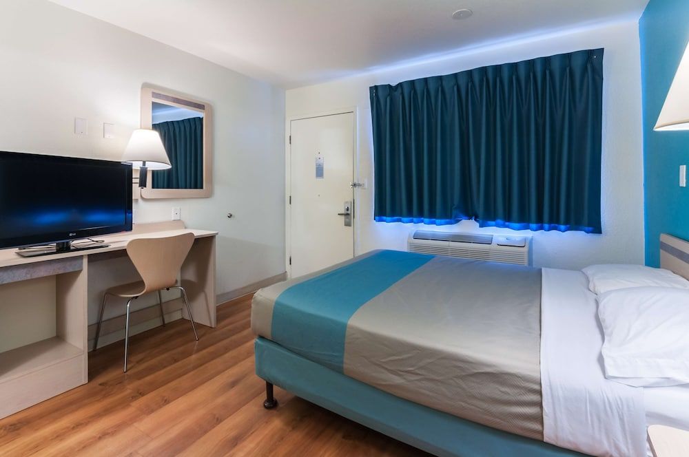 Standard Room, 1 Queen Bed, Smoking
