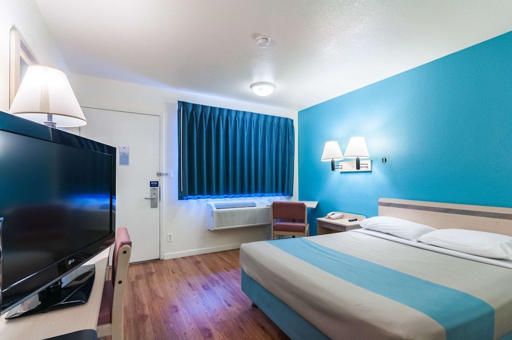 Standard Room, 1 Queen Bed, Smoking