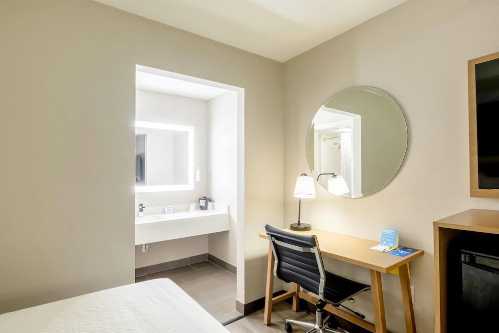 Days Inn & Suites by Wyndham Bossier City/Casino Area 1 King Bed, Non-Smoking 9