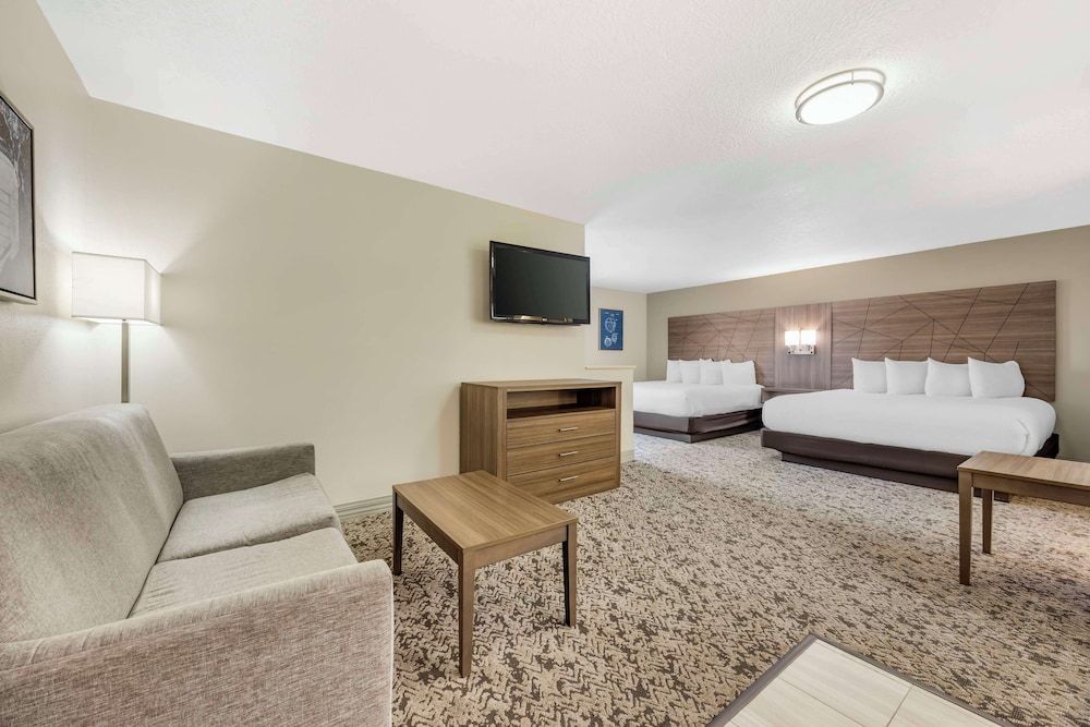 Standard Room, Multiple Beds, Non Smoking, Balcony (Larger Room)