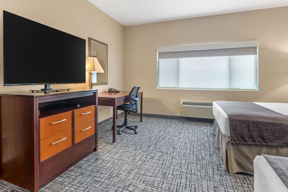 Best Western Plus Bayside Hotel Standard Room, 2 Queen Beds, Accessible 4