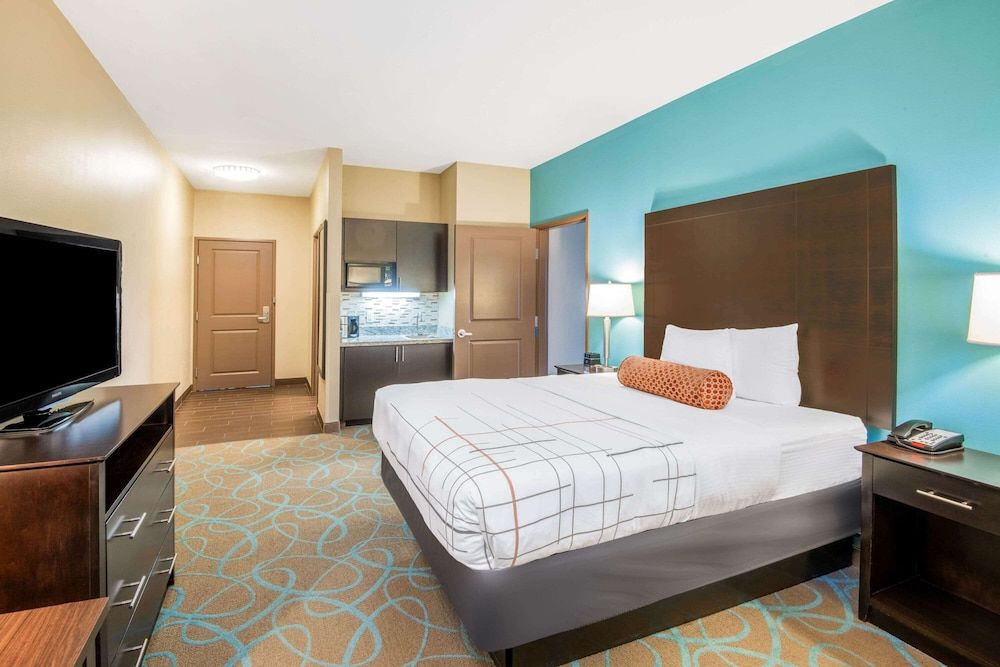 Deluxe Suite, Multiple Beds, Non Smoking (Deluxe Family Suite)