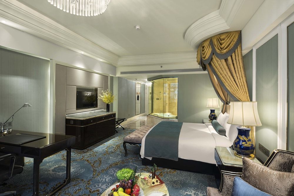 Club Room, Club Lounge Access