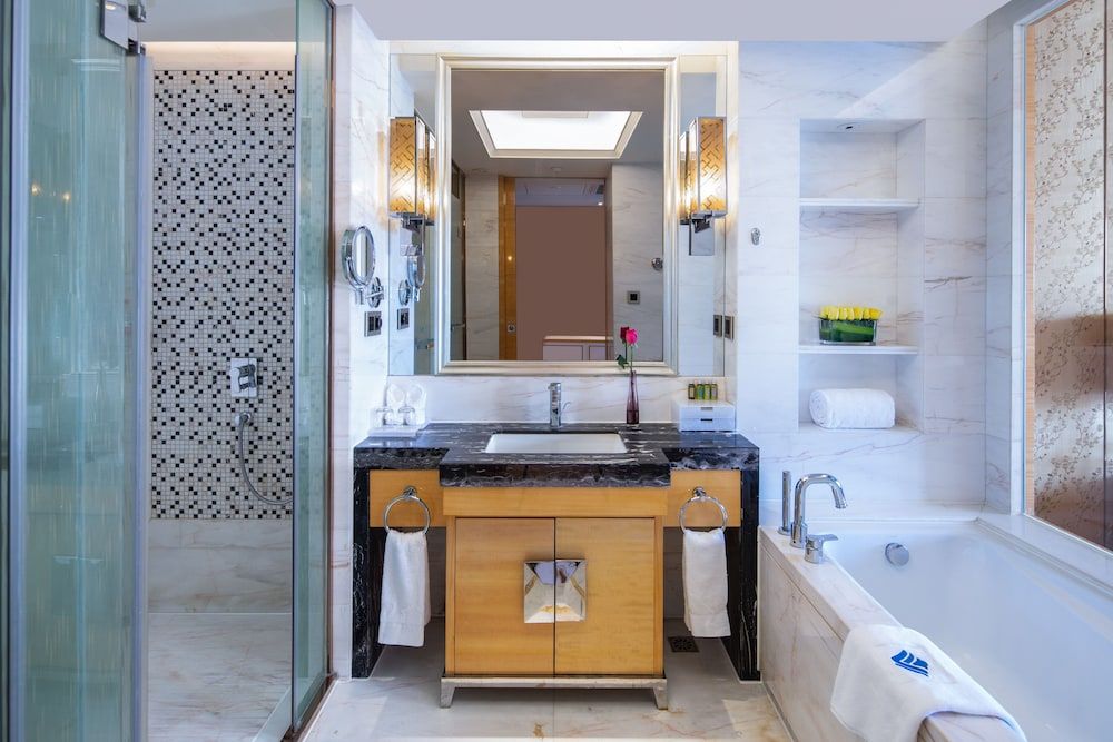 Deluxe Suite, 1 King Bed, Non Smoking