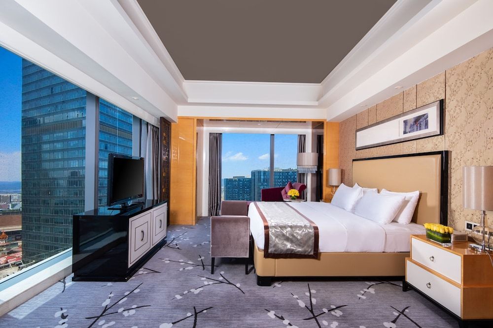 Grand Suite, 1 King Bed, Smoking