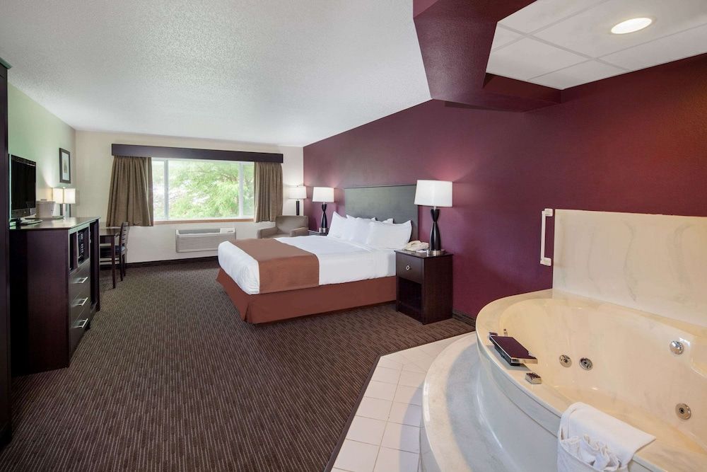 Suite, 1 King Bed, Non Smoking