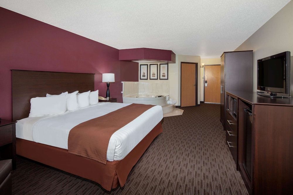 Suite, 1 King Bed, Non Smoking