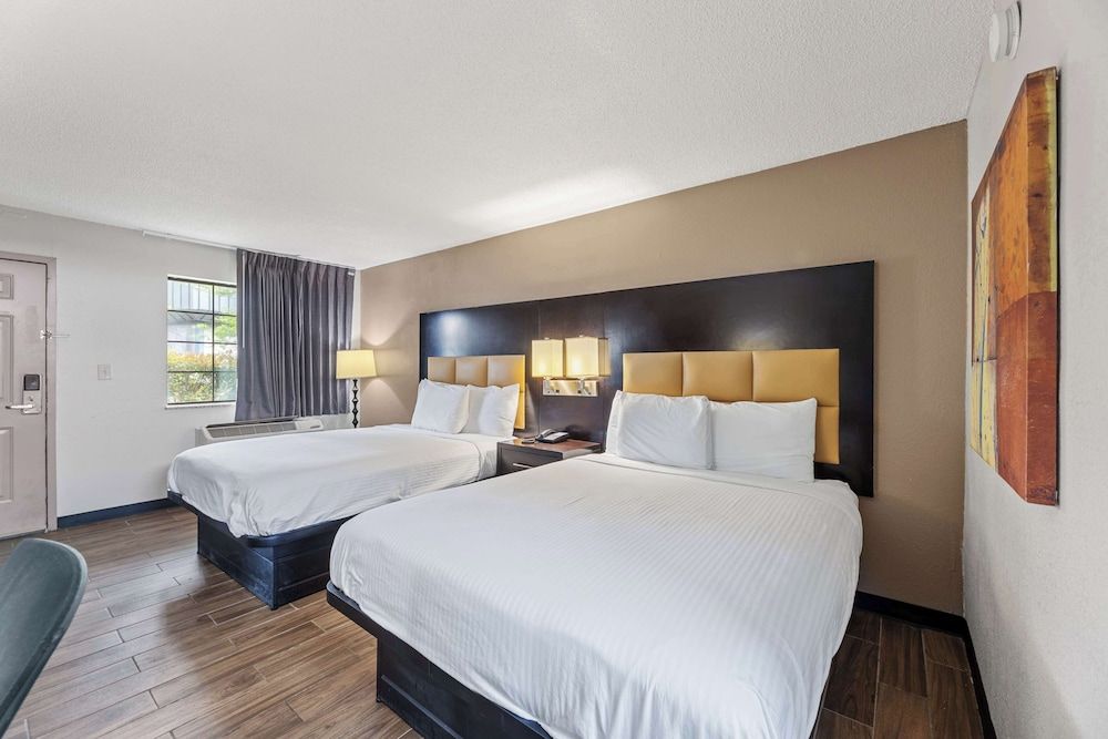 Americas Best Value Inn Ft. Worth Hurst Deluxe Room, 2 Double Beds, Smoking 3