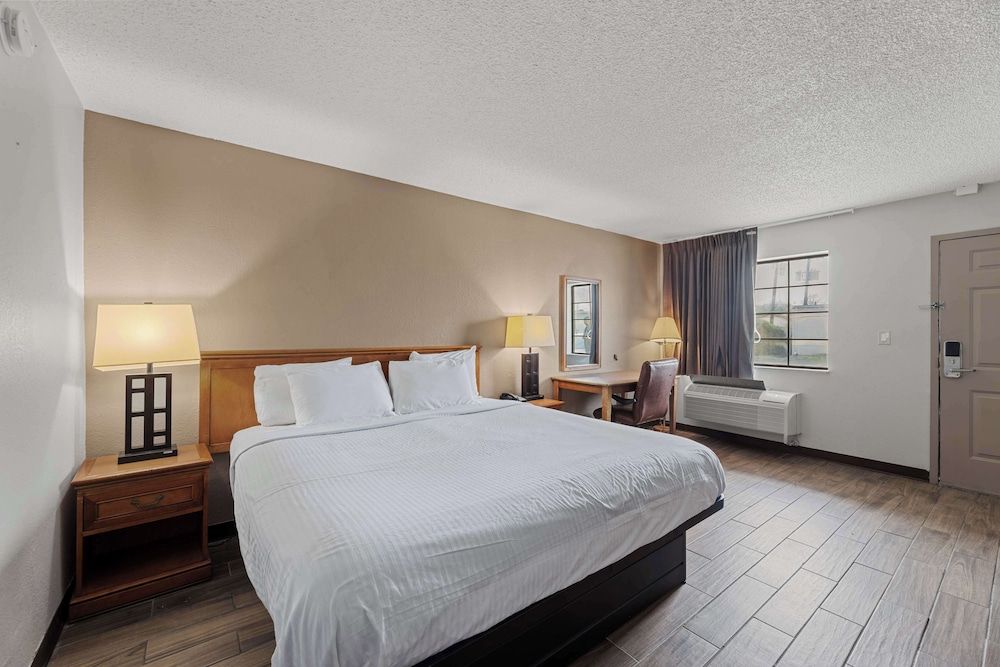 Americas Best Value Inn Ft. Worth Hurst Business Room, 1 King Bed, Smoking 6