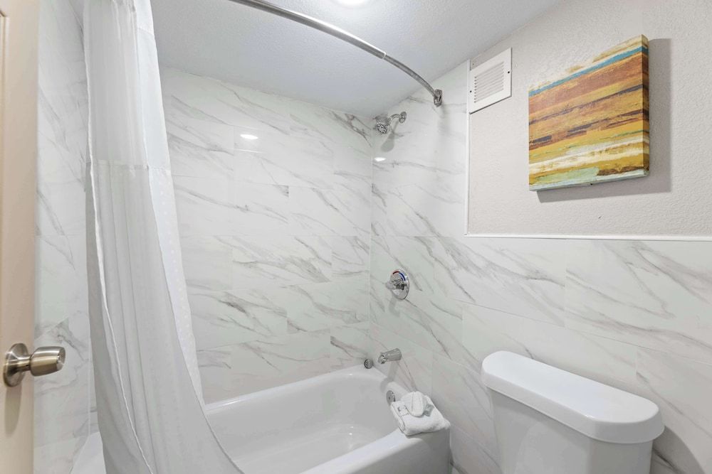 Americas Best Value Inn Ft. Worth Hurst Deluxe Room, 2 Double Beds, Smoking 8