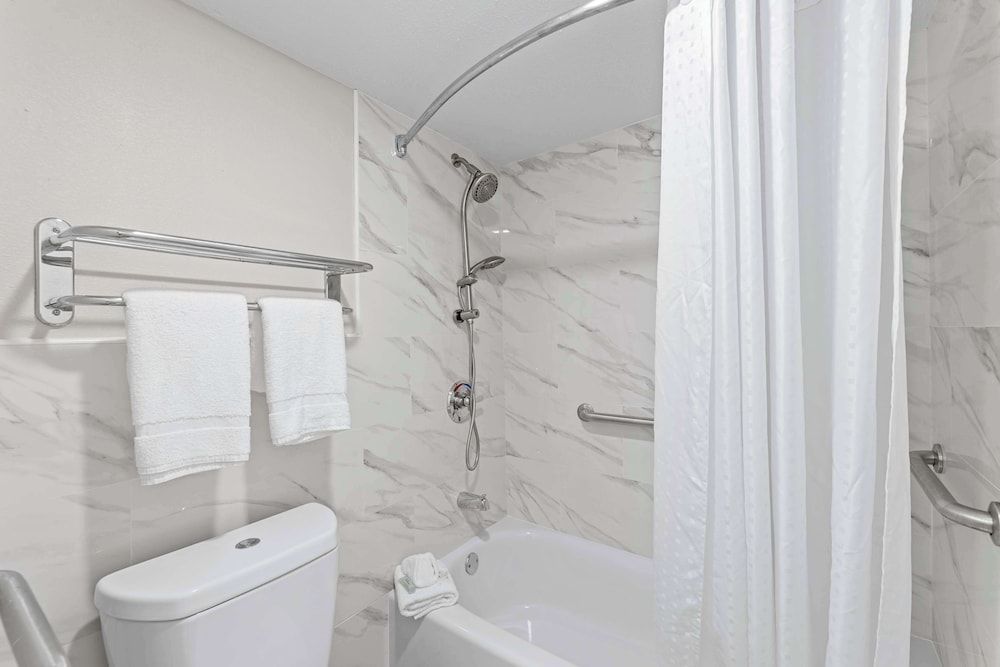 Americas Best Value Inn Ft. Worth Hurst Deluxe Room, 2 Double Beds, Smoking 7