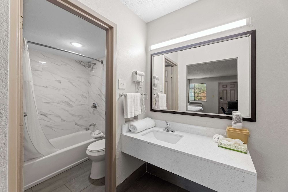 Americas Best Value Inn Ft. Worth Hurst Deluxe Room, 2 Double Beds, Smoking 11